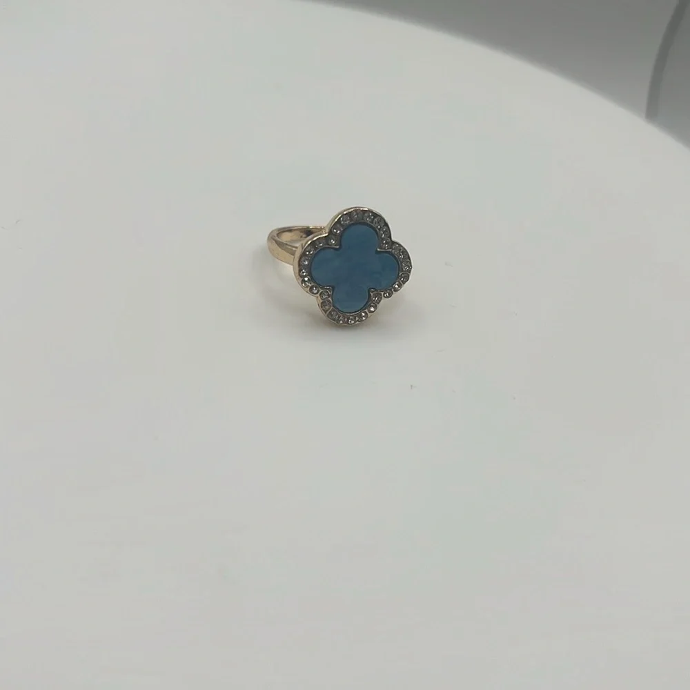 095. Blue Clover Ring with Silver Accents
